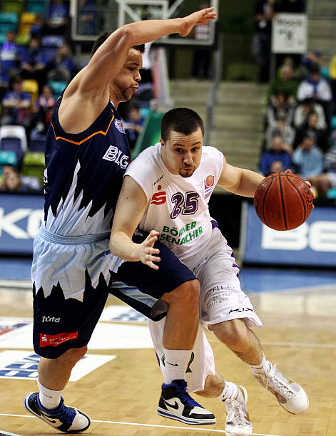 以边路推进 以边路推进